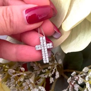 Diamond cross white gold 14ct /w approximately 30 diamonds